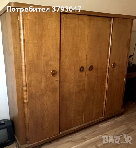 Масивен трикрилен ретро гардероб от 50-те | винтидж мебел с характер