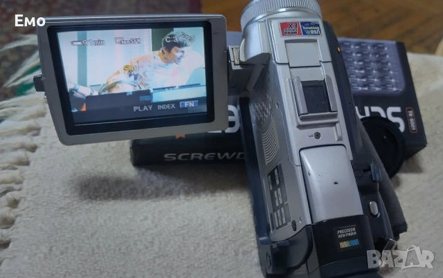 Камкордер Sony DCR- TRV50E, снимка 5 - Камери - 54298661