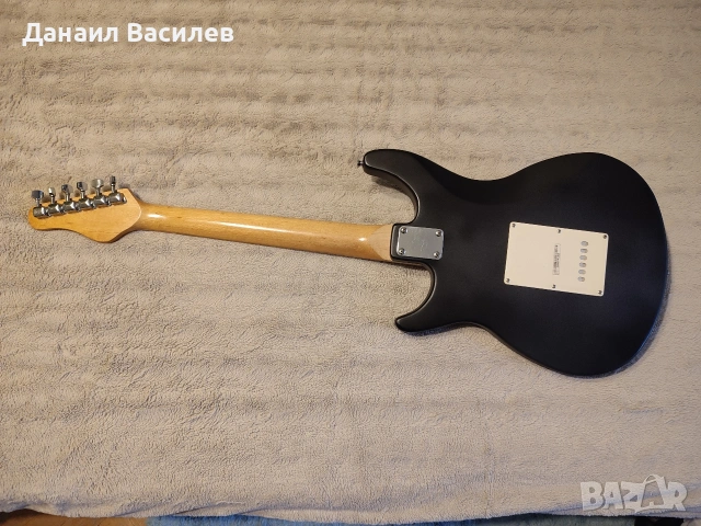 Електрическа китара Behringer Super Strat style в отлично състояние., снимка 7 - Китари - 54592934