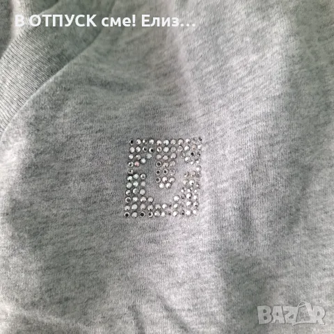 Оригинална дамска тениска с кристалчета лого TRUE RELIGION с остро деклоте, снимка 2 - Тениски - 55327545