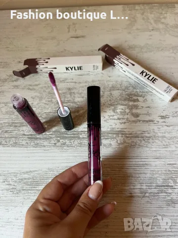 1.5 евро KYLIE ново лилаво матово червило в кутия на марката с аромат на шоколад 💄, снимка 4 - Декоративна козметика - 55491799
