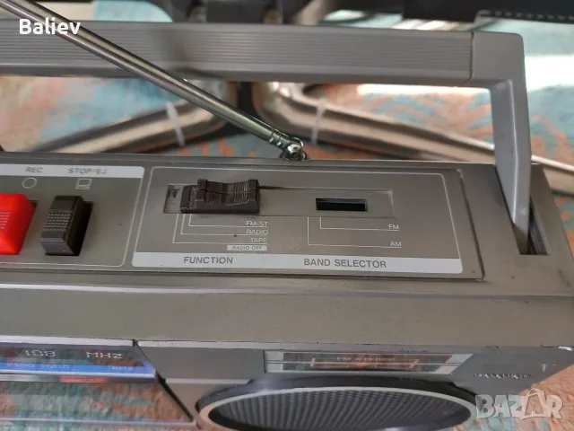 UNIVERSUM CTR-4645 радиокасетофон, снимка 12 - Радиокасетофони, транзистори - 55319571