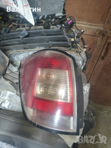  Ляв стоп за Opel Astra H комби, снимка 2 - Части - 54147072