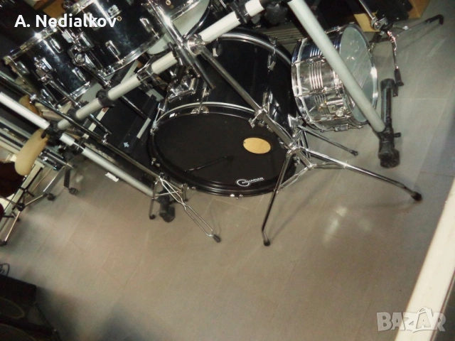 Sabian B8 crash 16" чинел и стойка, снимка 3 - Ударни инструменти - 54657632