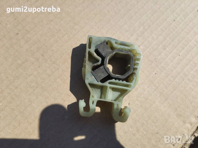 Тампон Скоба Радиатор 5Q121367G Volkswagen Passat B9 1.5 eTSI 150кс 2024г, снимка 2 - Части - 55134949