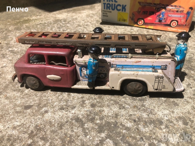 стара механична метална играчка "FIRE TRUCK" - MADE IN CHINA, снимка 3 - Антикварни и старинни предмети - 54831560