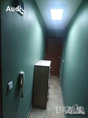Собственик дава под наем напълно обзаведена партерна боксионера.  Обзавеждането включва: единично ле, снимка 5 - Апартаменти - 54219423