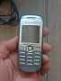 Това е класически мобилен телефон Sony Ericsson J210i в сребрист цвят. Моделът разполага с малък цве, снимка 3
