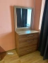 Спалня с матрак, тоалетка и нощни шкафчета, снимка 2