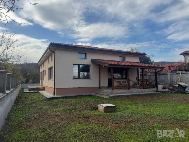 Новопостроена къща