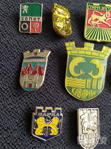 Соц. значки - гербове градове , снимка 2 - Колекции - 51393818