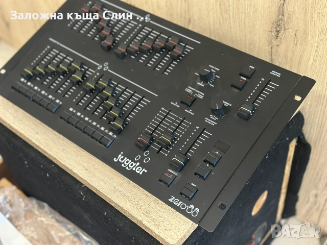 Светлинна конзола Zero 88 juggler 24, снимка 2 - Други игри и конзоли - 54982094