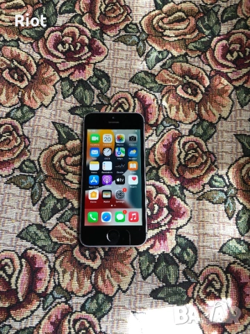 Продавам iPhone SE 2016