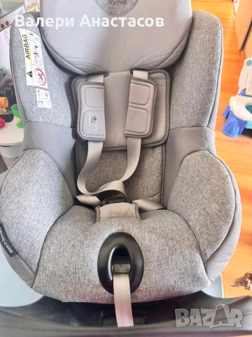 Britax Römer Dualfix i-Size – въртящо столче 360°, ISOFIX, 0–18 кг / 40–105 см - изпрано и запазено, снимка 3 - Столчета за кола и колело - 55243470