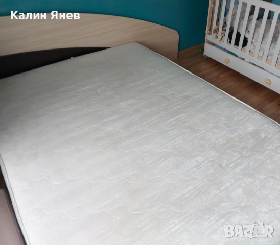 спалня 195см х 150см с матрак, снимка 2 - Спални и легла - 54040152