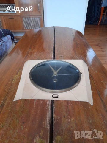 Стар стенен часовник