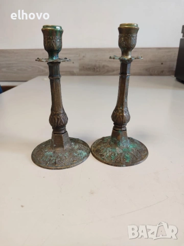 Чифт бронзови свещници
