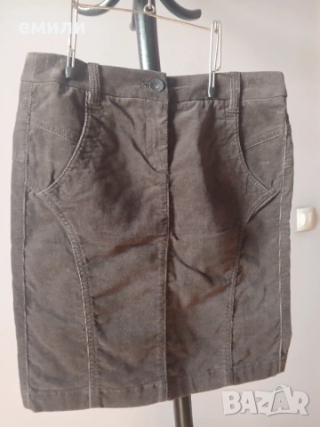 Две поли ,черната е вълнена,а кафявята  е кадифена, снимка 5 - Поли - 54016927