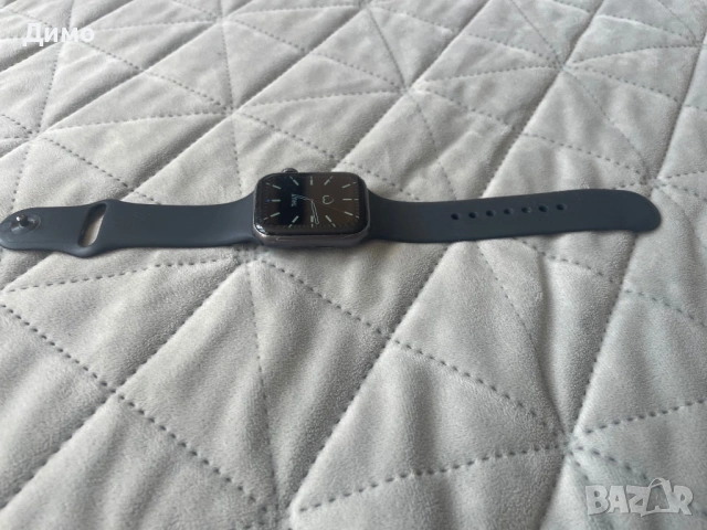 Apple Watch series 5 44mm, снимка 3 - Смарт гривни - 54450208