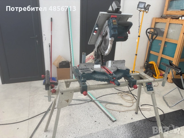 Циркуляр Bosch GTM 12 със стойка