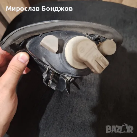 Дясен мигач за Тойота авенсис t22, снимка 2 - Части - 55618941