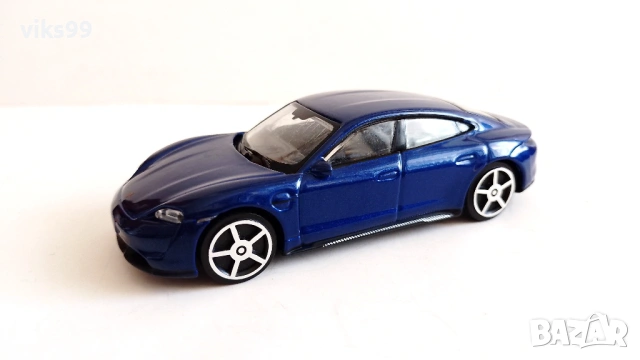 Bburago Porsche Taycan Turbo S - Мащаб 1:46, снимка 2 - Колекции - 53996303
