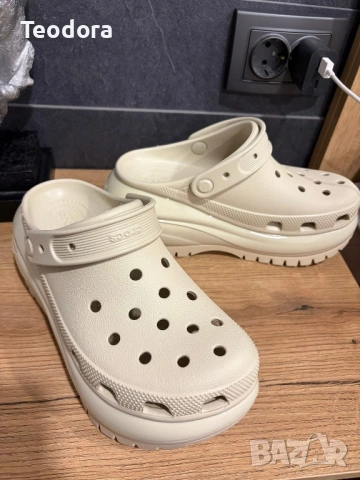 Сандали Crocs Mega Crush, снимка 2 - Сандали - 54184185