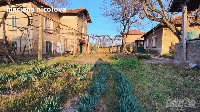 Две къщи с голям двор 1.5 дка – село Горан, само 6 км от Ловеч, снимка 4 - Къщи - 54396103