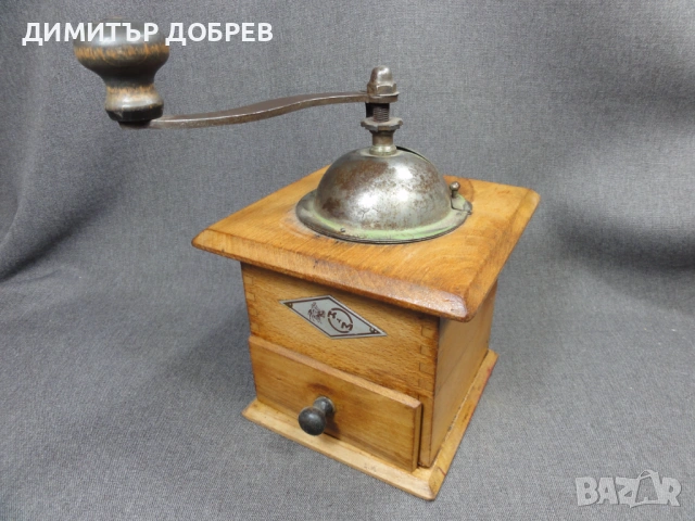 СТАРА РЕТРО ДЪРВЕНА МЕЛНИЦА ЗА КАФЕ РЪЧНА КАФЕМЕЛАЧКА KYM
