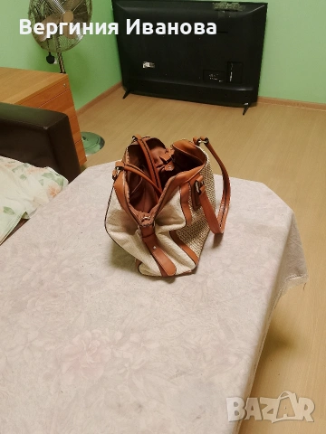 Продавам дамска кожена чанта с блестящи златни конци. Цвят кафяв, снимка 4 - Чанти - 54682515