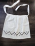Бяла детска престилка с бродерия , снимка 1