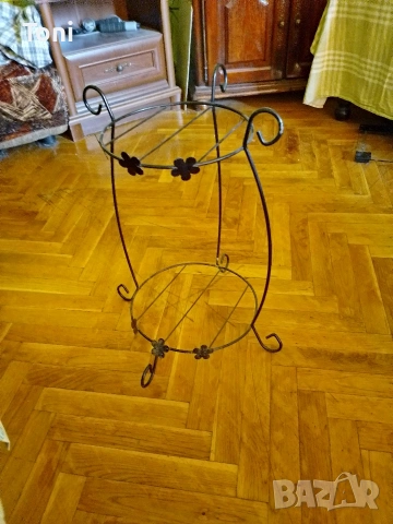 метална поставка за цветя , цветарник,маса за цветя 