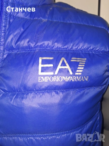 Олекотен мъжки елек EA7 Emporio Armani в кралско син цвят размерS/M като нов, снимка 3 - Якета - 54963902
