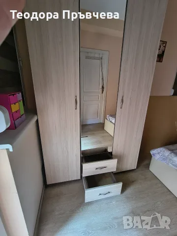 Трикрилен гардероб, снимка 5 - Гардероби - 55347396