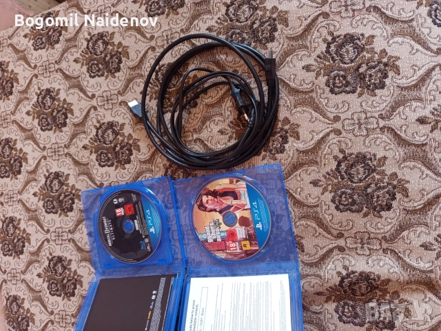 PS4 Конзола + 2 игри и всички нужни кабели