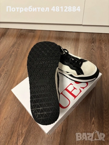 Продавам мъжки маратонки Guess, снимка 2 - Маратонки - 54368672
