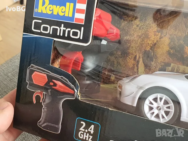 Радиоуправляема количка Porsche 911 GT3 RS на Revell, мащаб 1:24, снимка 3 - Коли, камиони, мотори, писти - 55323172