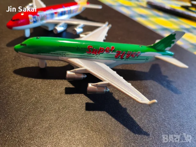 Модели на самолетчета Airbus A 380, снимка 4 - Влакчета, самолети, хеликоптери - 55316033