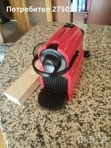 Кафе Машина Nespresso Inissia Ruby Red original  използвана само 10 дена, снимка 2 - Кафемашини - 54570688