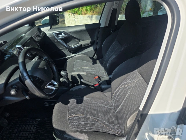 Peugeot 208 , 2014г. Газ / Бензин 1.4i Климатик, снимка 12 - Автомобили и джипове - 54798149