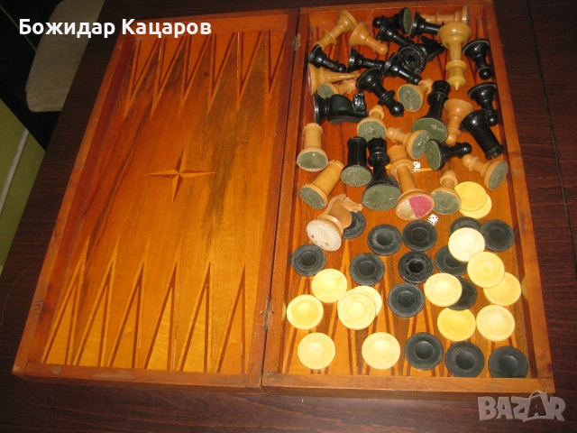 Стари шах и табла, с бакелитени пулове и фигури. Размер на дъската - 48/48 см. Цена - 47 евро., снимка 5 - Шах и табла - 55090092
