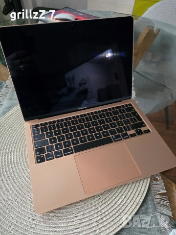 Продавам MacBook Air 13 m1 256gb 8gb gols, снимка 5 - Лаптопи за работа - 55164241