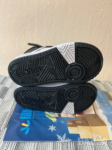 Adidas унисекс маратонки, снимка 5 - Детски маратонки - 54330952