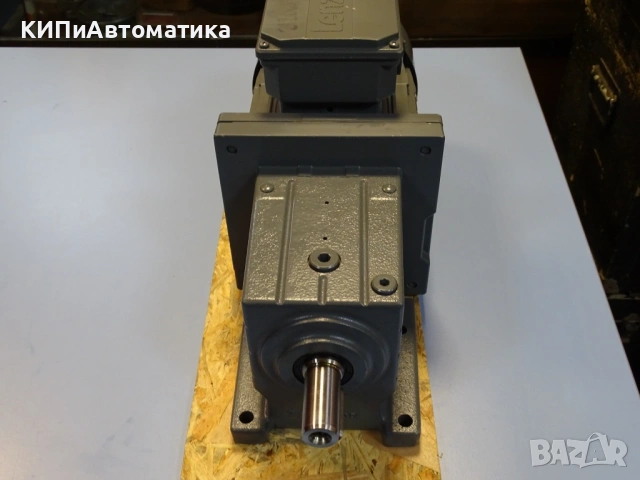мотор редуктор Lenze GST05-2M VBR090C32 / MHEMAXX090-32C1C Gear Motor 1.5kW, снимка 5 - Резервни части за машини - 54580455