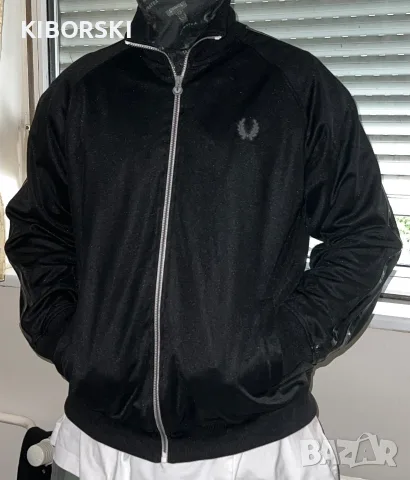 Лимитирано спортно горнище Fred Perry Track Jacket (Black Edition) – Размер L, снимка 2 - Суичъри - 55396613