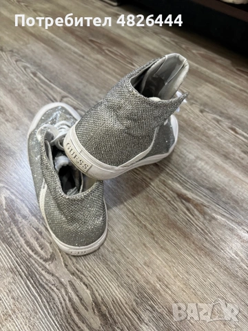 Обувки Guess Silver, снимка 3 - Дамски ежедневни обувки - 54536595