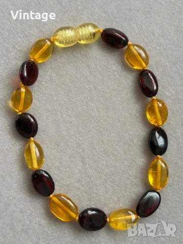 Уникална нежна гривна с естествен кехлибар  