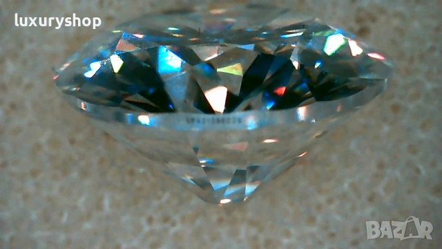Диамант, Moissanite Brilliance, със сертификат, гравиран номер на камъка - 25 евро - 1 карат, снимка 8 - Пръстени - 55082787