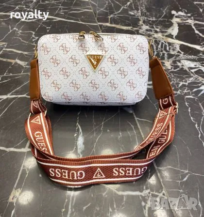 Guess Нова Дамска Кожена Чанта Гес Различни Цветове , снимка 16 - Чанти - 55340515