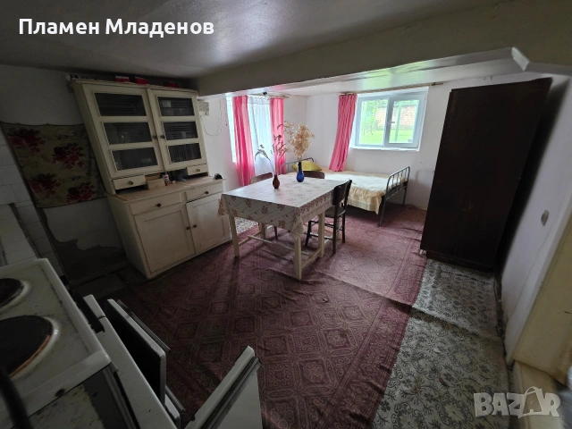 Къща с двор 960 кв.м., кладенец, канализация, гараж и ремонтиран покрив – с. Бериево, снимка 11 - Къщи - 54806254